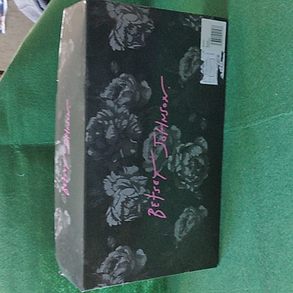 NWTS Betsey Johnson Gxdani crossbody purse & card case black flowers glossy. T1 - Picture 9 of 16